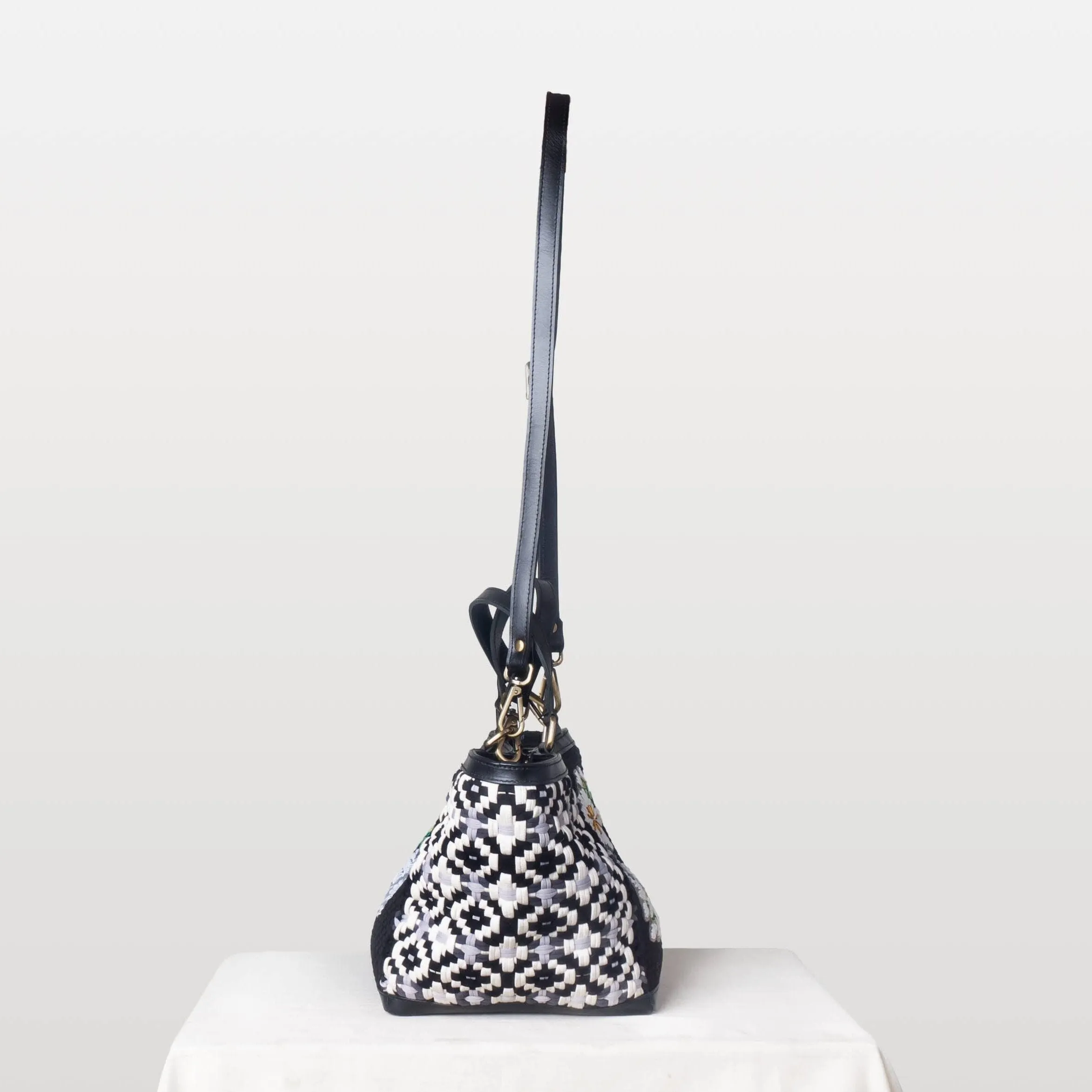 [Ready Today] Sampaguita Tote Black