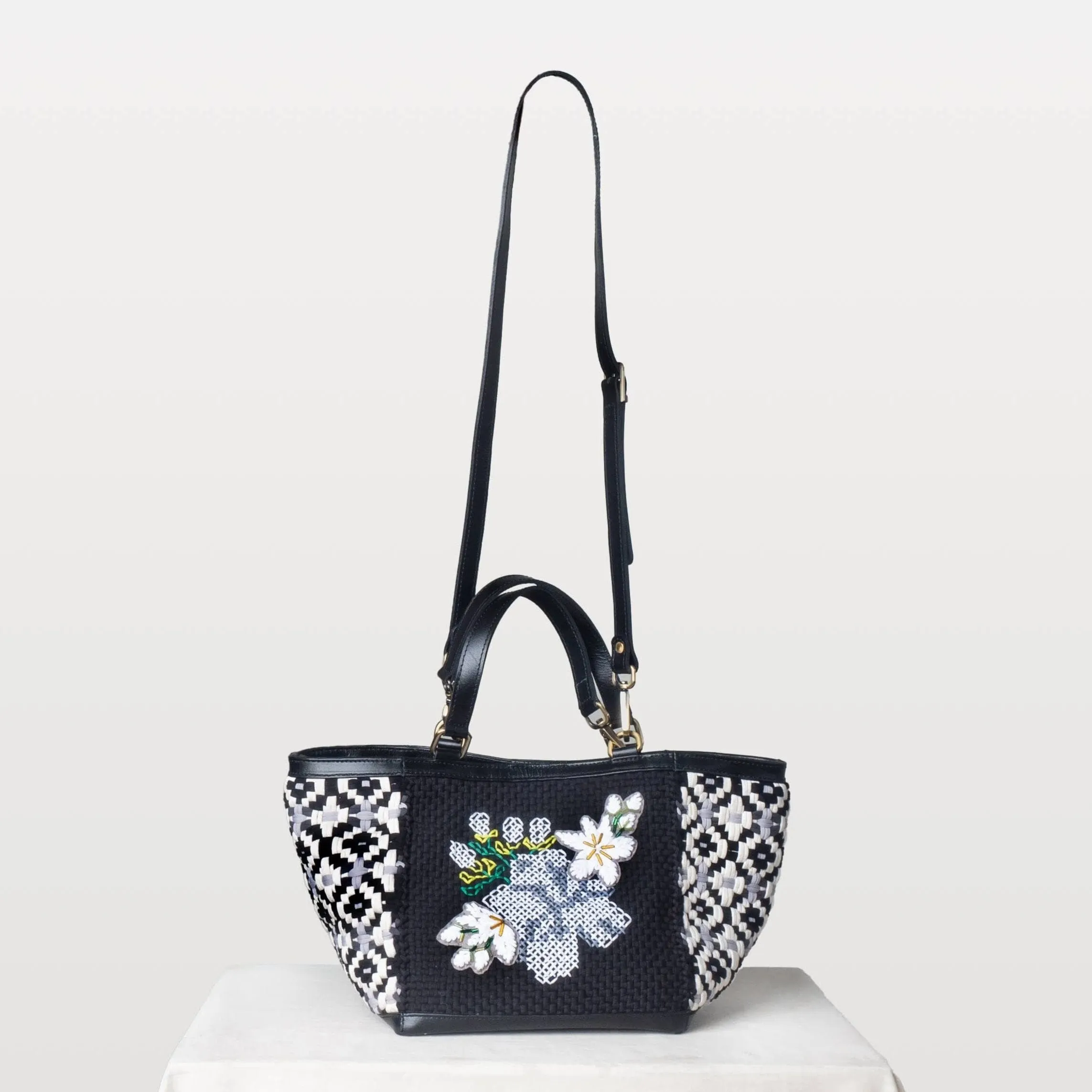 [Ready Today] Sampaguita Tote Black