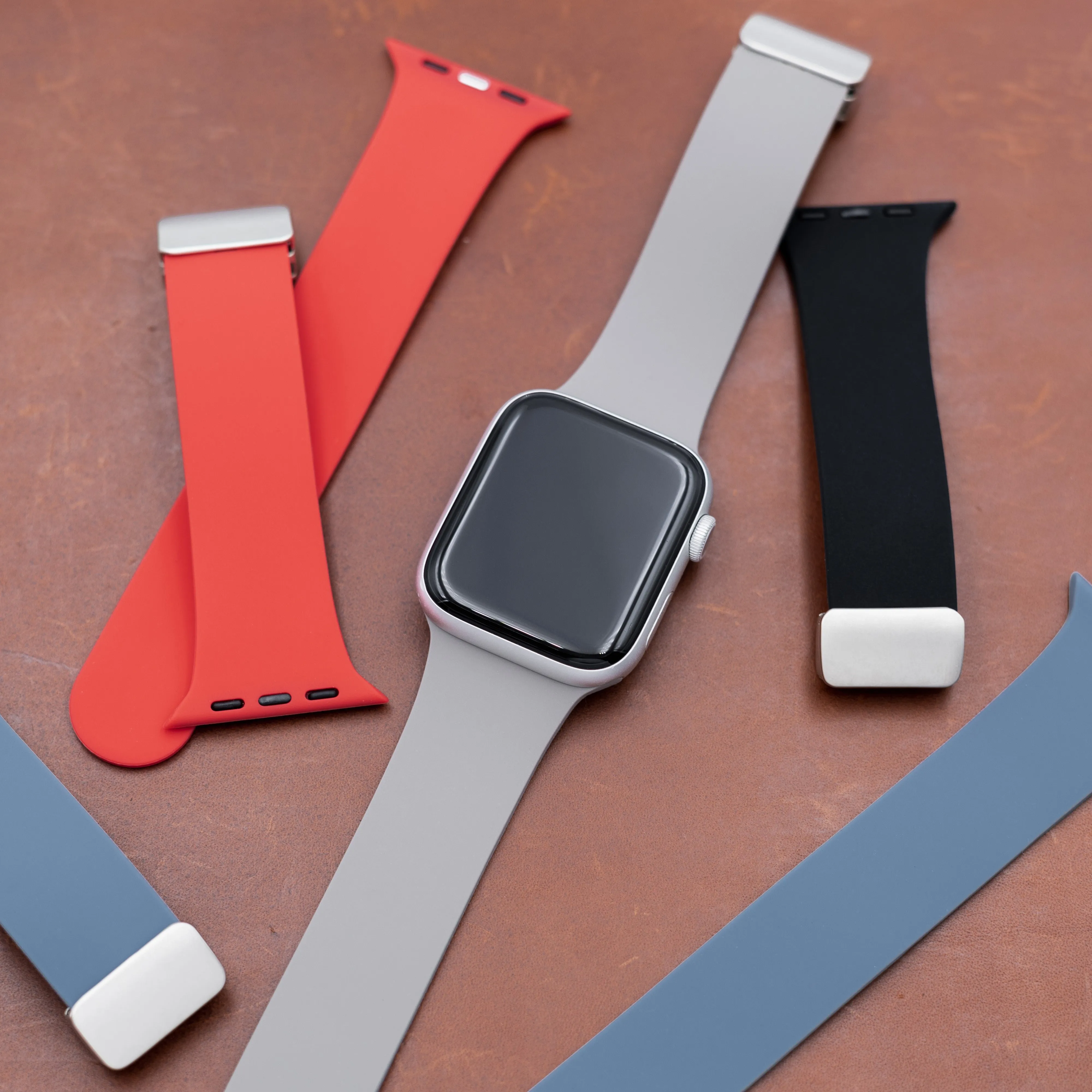 Rubber Strap w/ Clasp in Grey (Apple Watch)